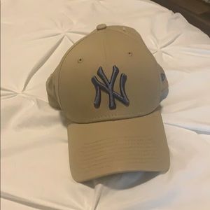 Tan/light brown yankees hat